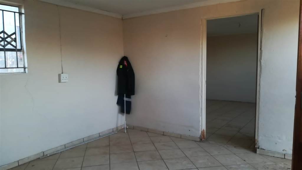 2 Bed House in Bloemfontein photo number 12