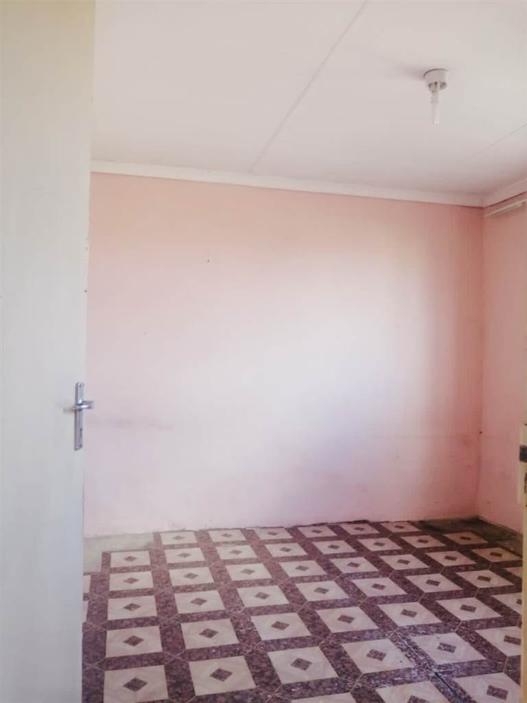 2 Bed House in Bloemfontein photo number 8