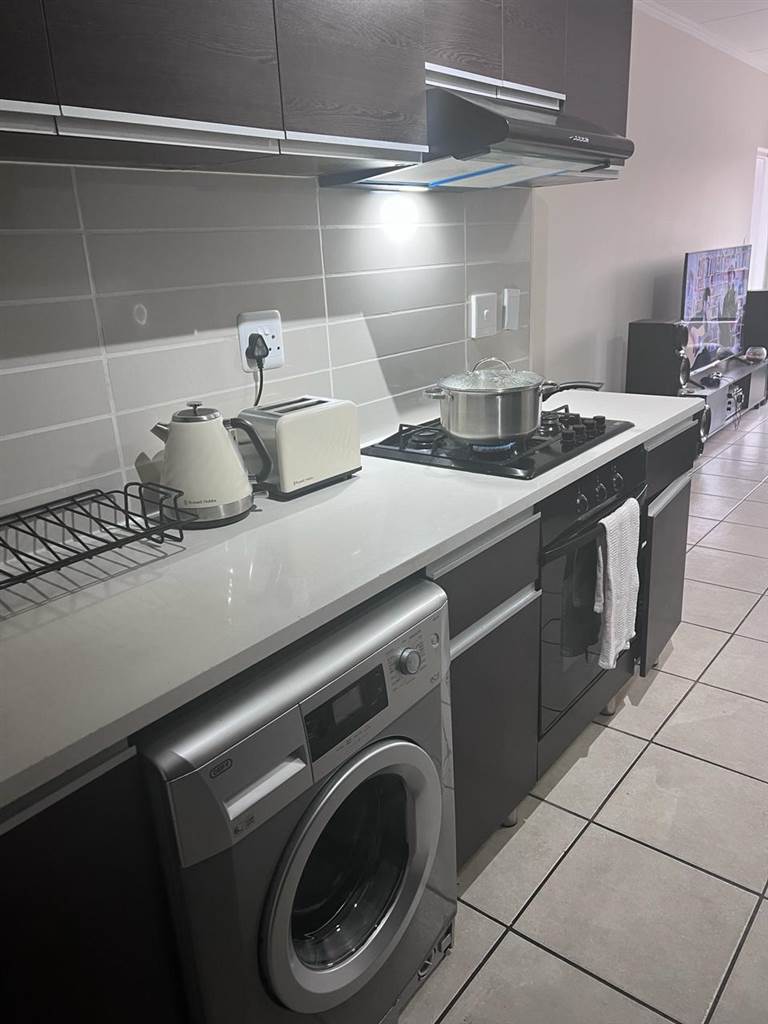 2 Bed Apartment in Greenstone Gate photo number 5