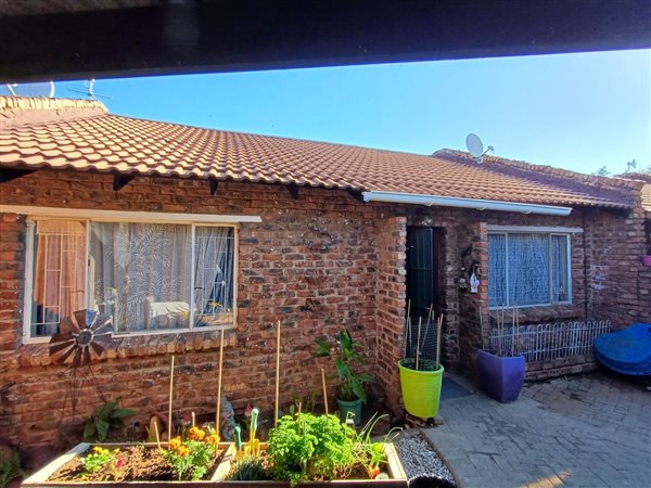 2 Bedroom Townhouse 2 Bedroom Townhouse