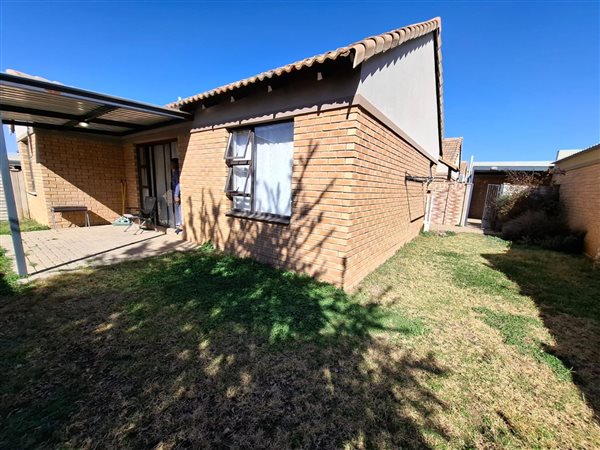3 Bedroom Townhouse 3 Bedroom Townhouse