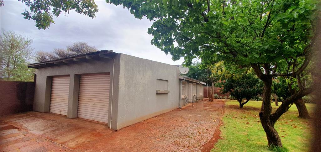 3 Bed House in Mookgophong (Naboomspruit) photo number 12