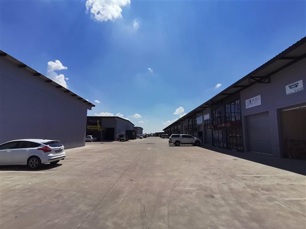 135  m² Commercial space