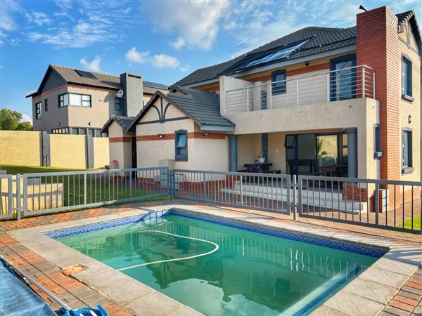6 Bed House in Rietvlei Heights Country Estate