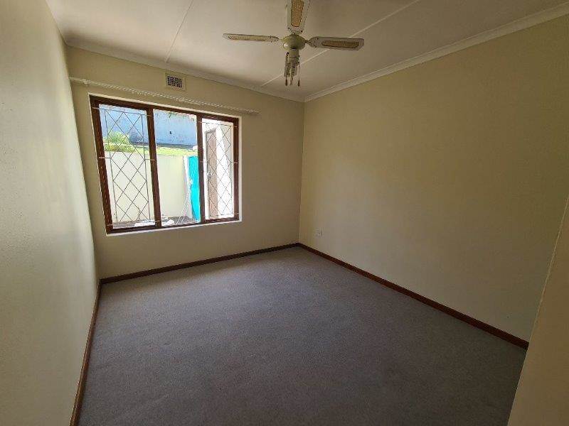 3 Bed Townhouse in Uvongo photo number 9