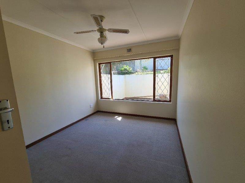 3 Bed Townhouse in Uvongo photo number 11
