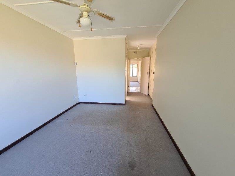 3 Bed Townhouse in Uvongo photo number 17