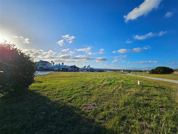 502 m² Land available in Marina Martinique