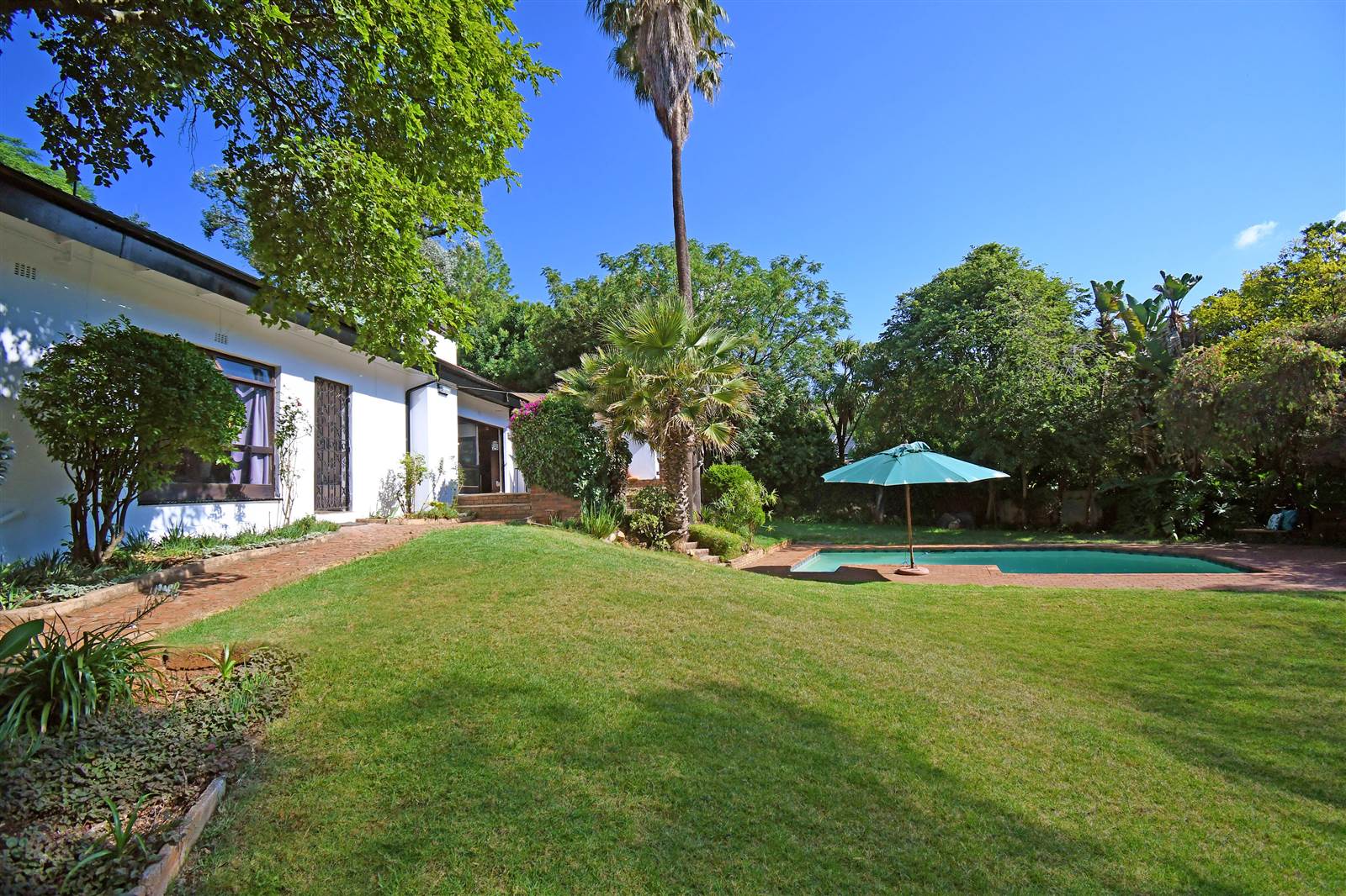 5 Bed House in Northcliff photo number 2