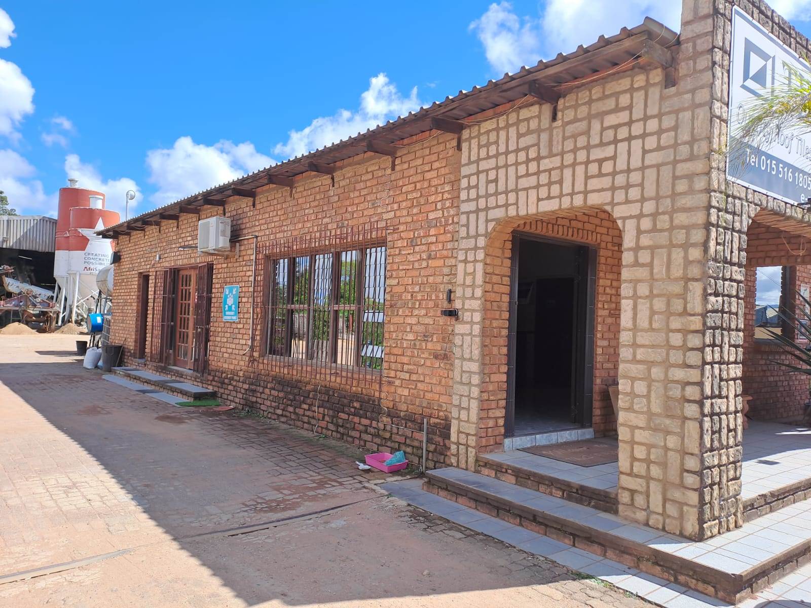 1800  m² Commercial space in Louis Trichardt photo number 3