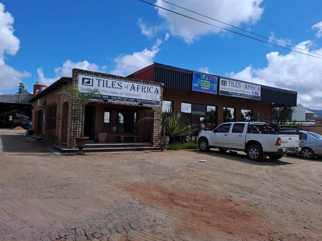 1800  m² Commercial space in Louis Trichardt photo number 1