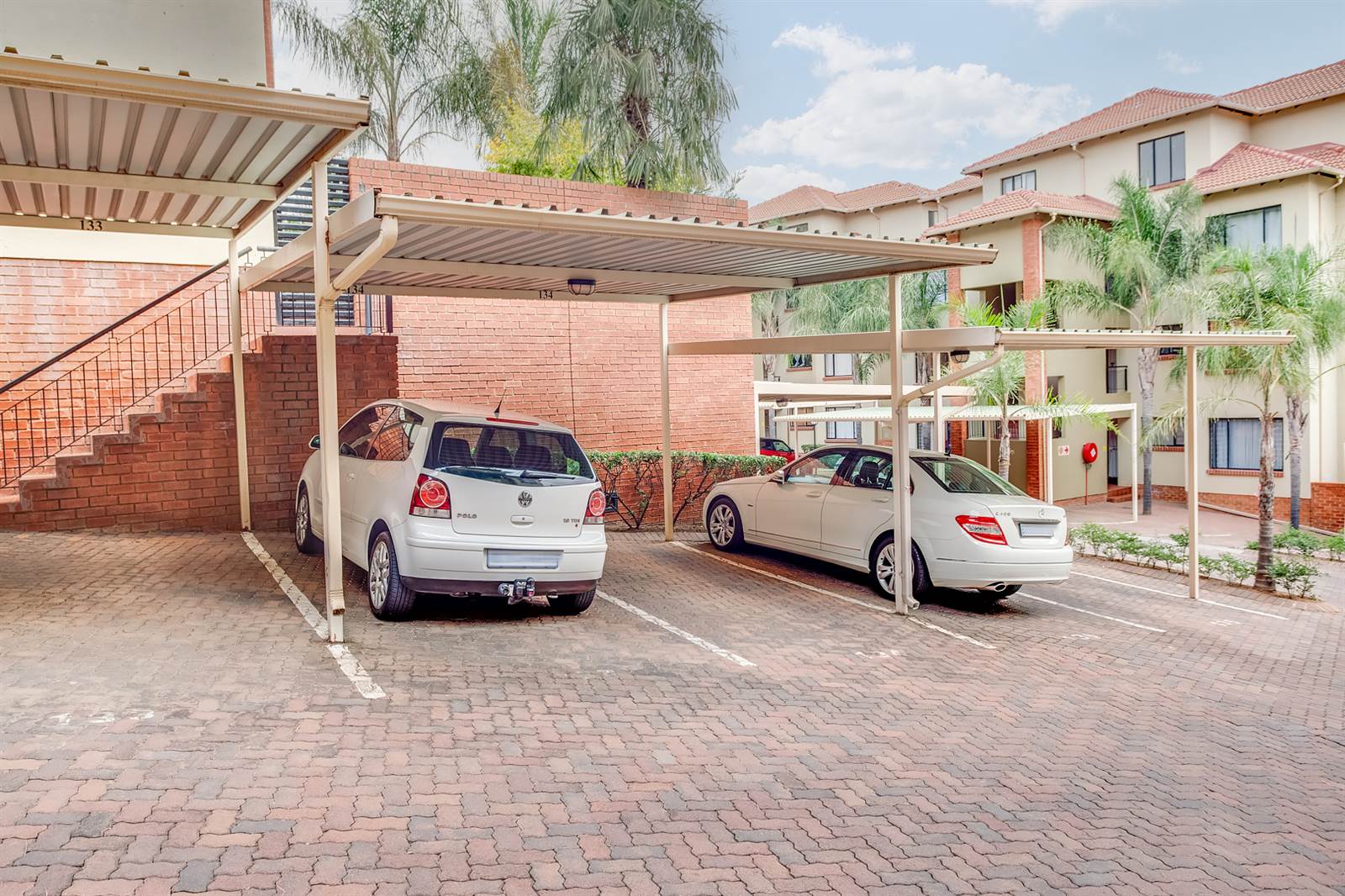 2 Bed Apartment in Sunninghill photo number 15