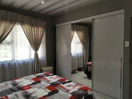 4 Bed House in Illovo Glen photo number 13