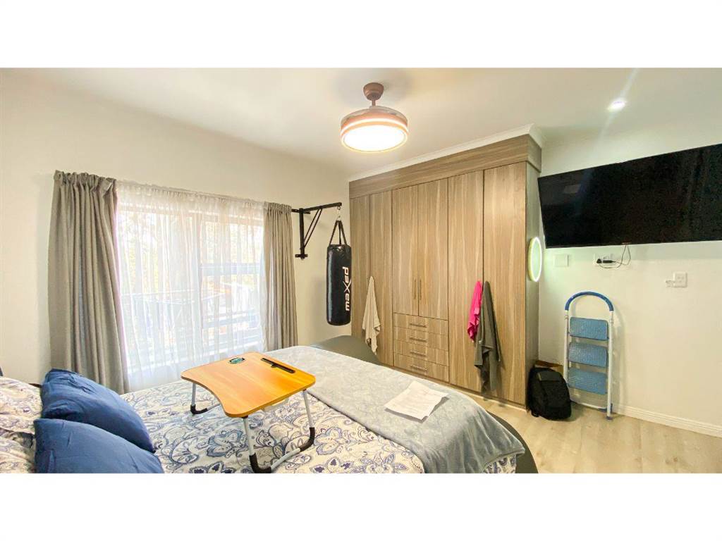 2 Bed Apartment in Illiondale photo number 11