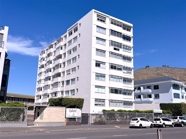 3 Bed Flat in Mouille Point