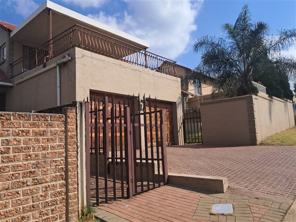 3 Bedroom House 3 Bedroom House