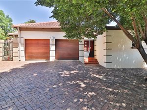 4 Bed House in Moreleta Park