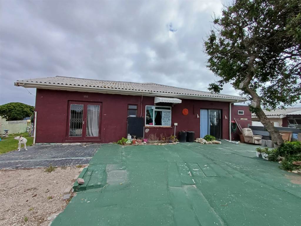4 Bed House in Gansbaai and surrounds photo number 1