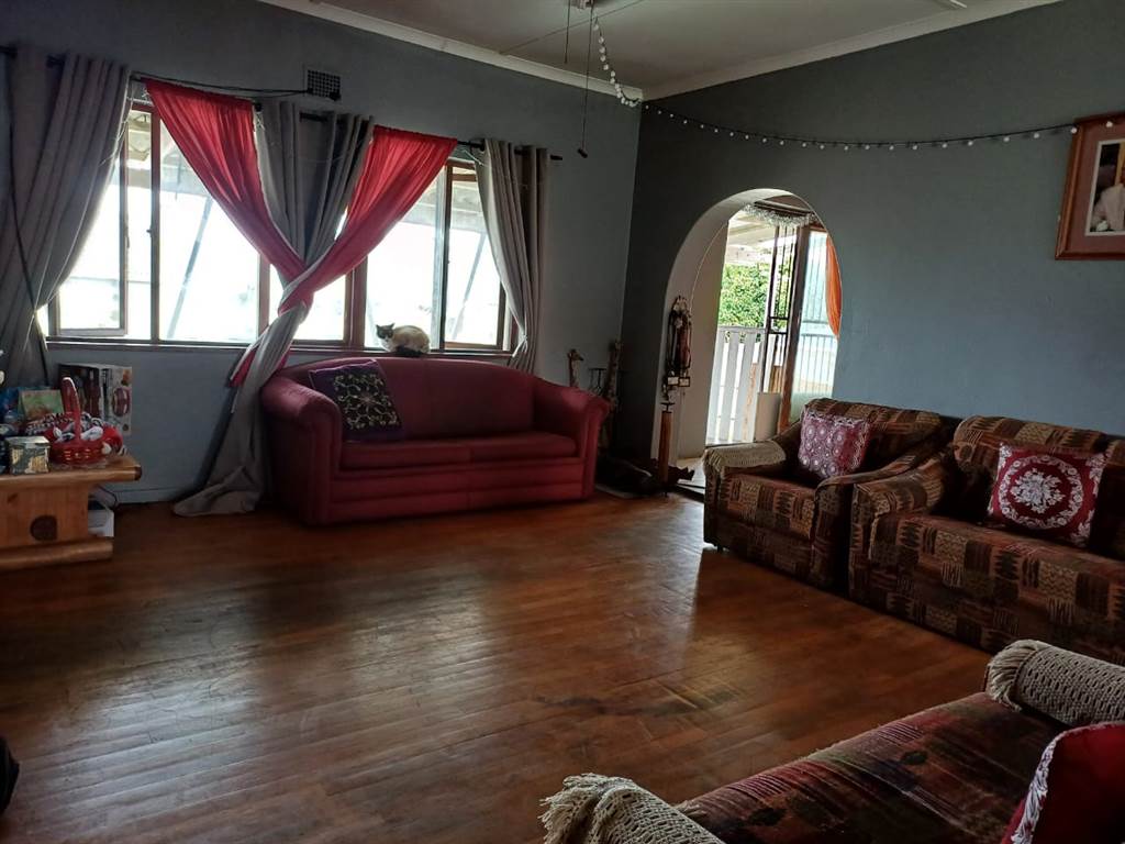 4 Bed House in Gansbaai and surrounds photo number 3