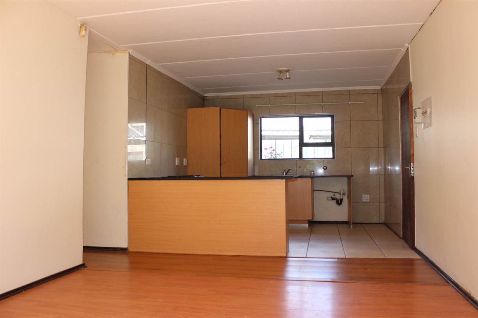 3 Bed Apartment in Kleinfontein photo number 6