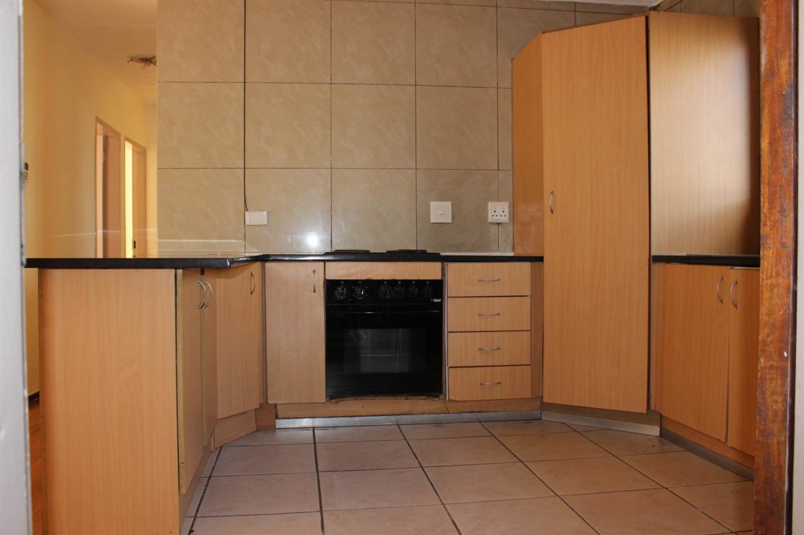 3 Bed Apartment in Kleinfontein photo number 4