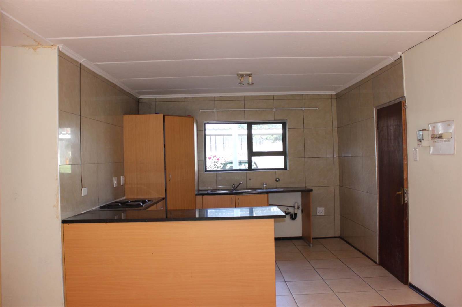 3 Bed Apartment in Kleinfontein photo number 5