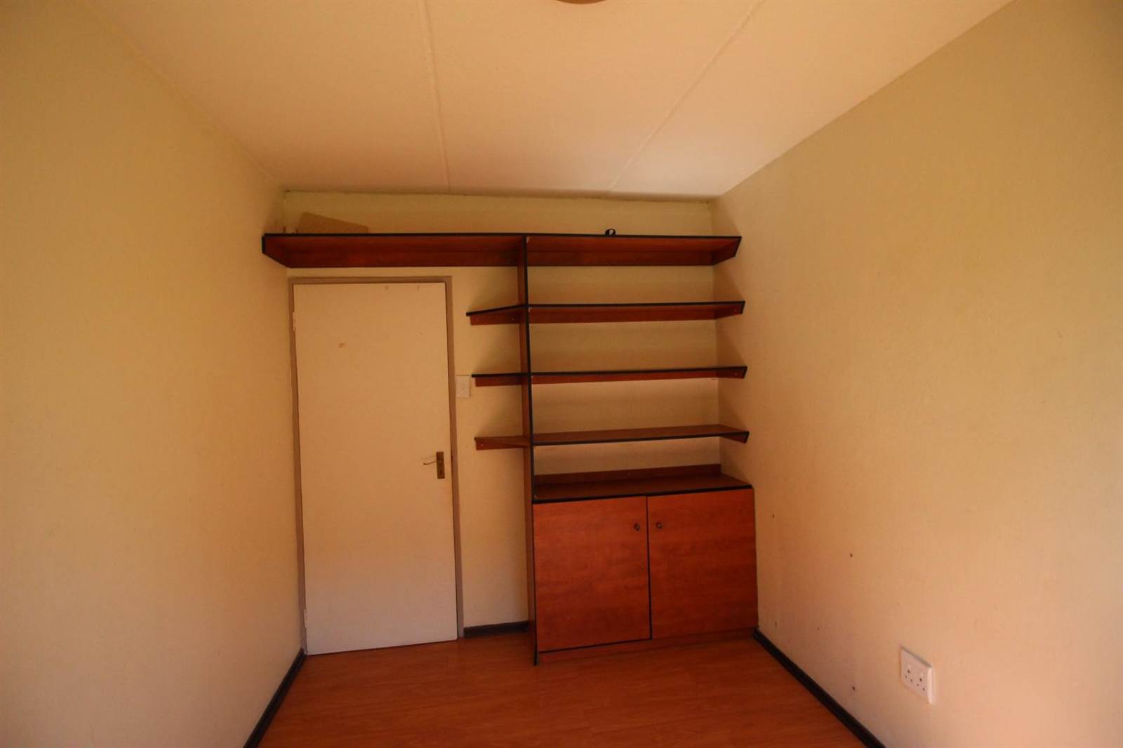 3 Bed Apartment in Kleinfontein photo number 12