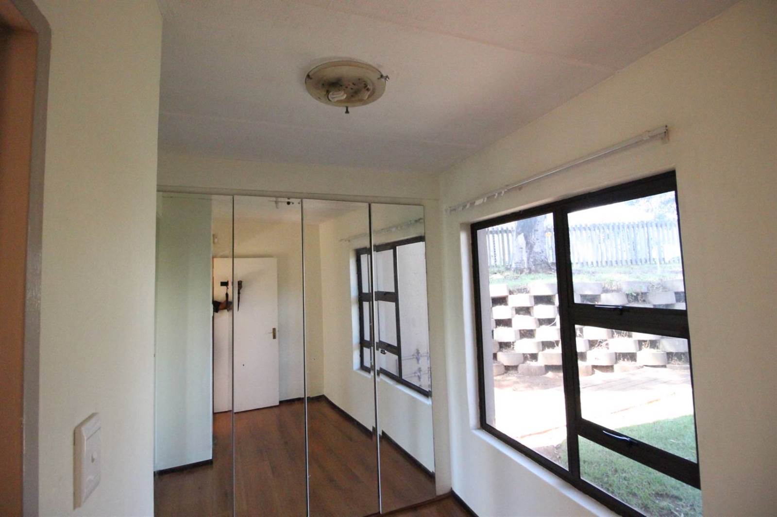 3 Bed Apartment in Kleinfontein photo number 11