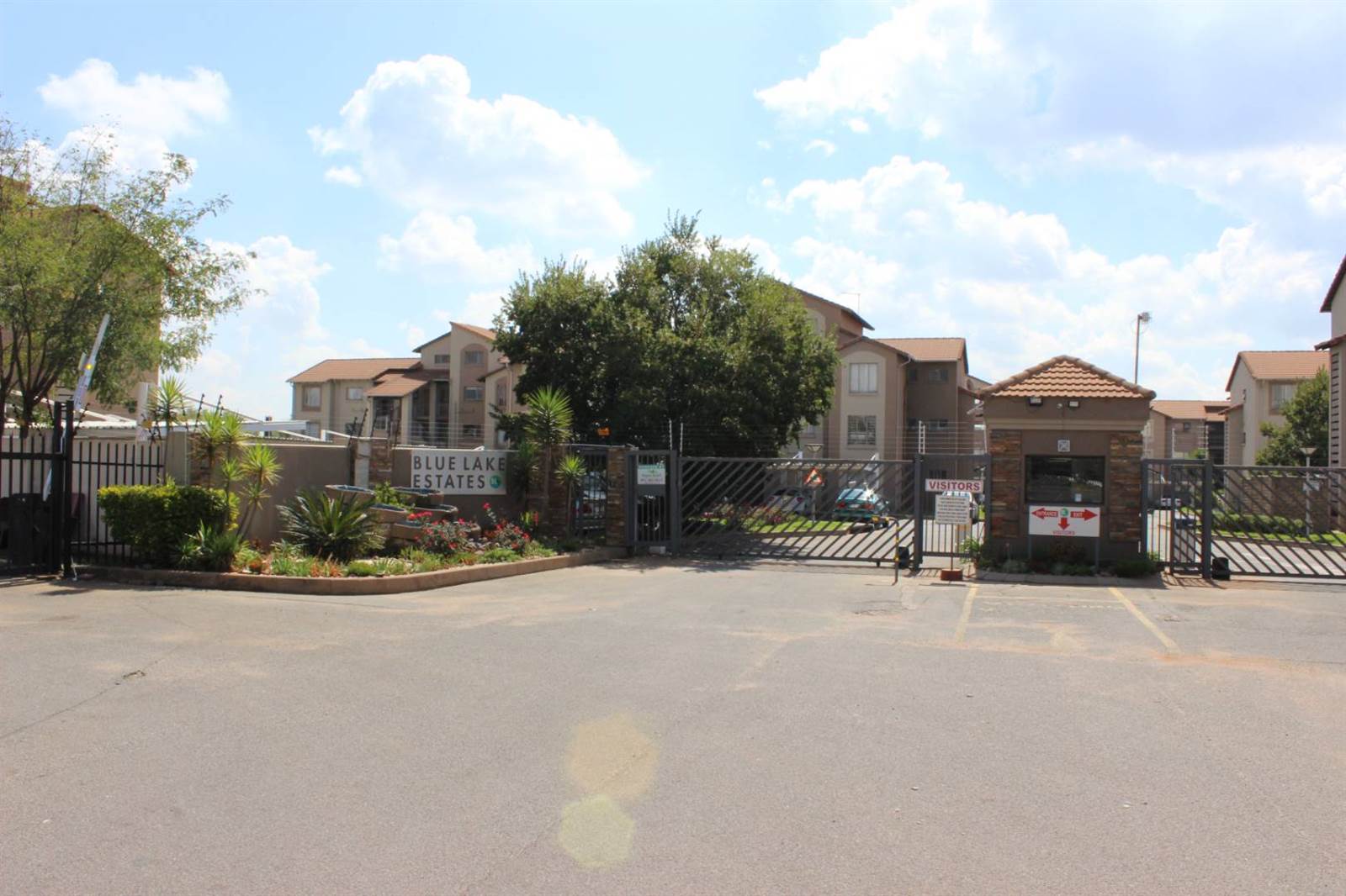 3 Bed Apartment in Kleinfontein photo number 1