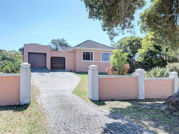 4 Bedroom House 4 Bedroom House