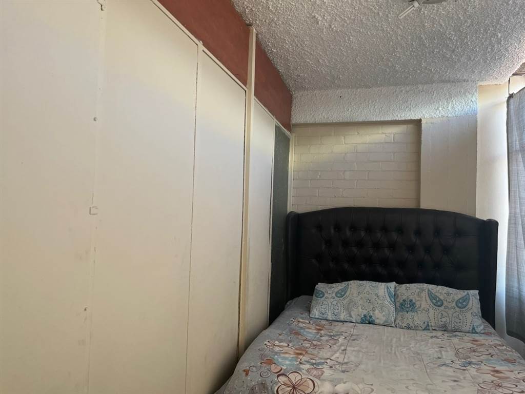 1 Bed Apartment in Pretoria West photo number 5
