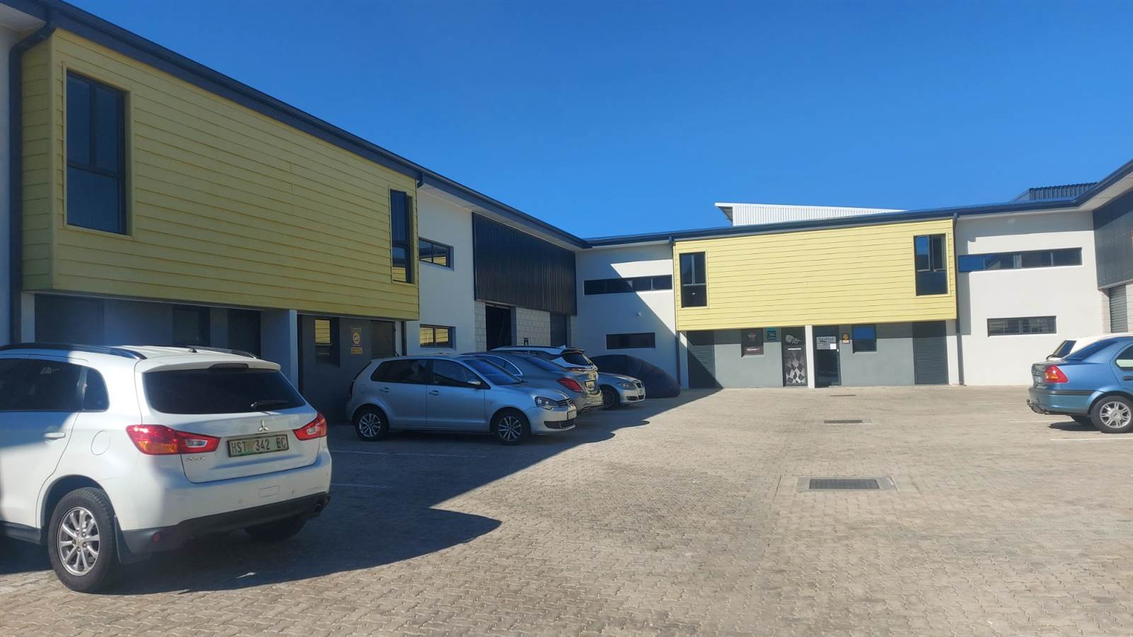 130  m² Industrial space in Fairview photo number 1