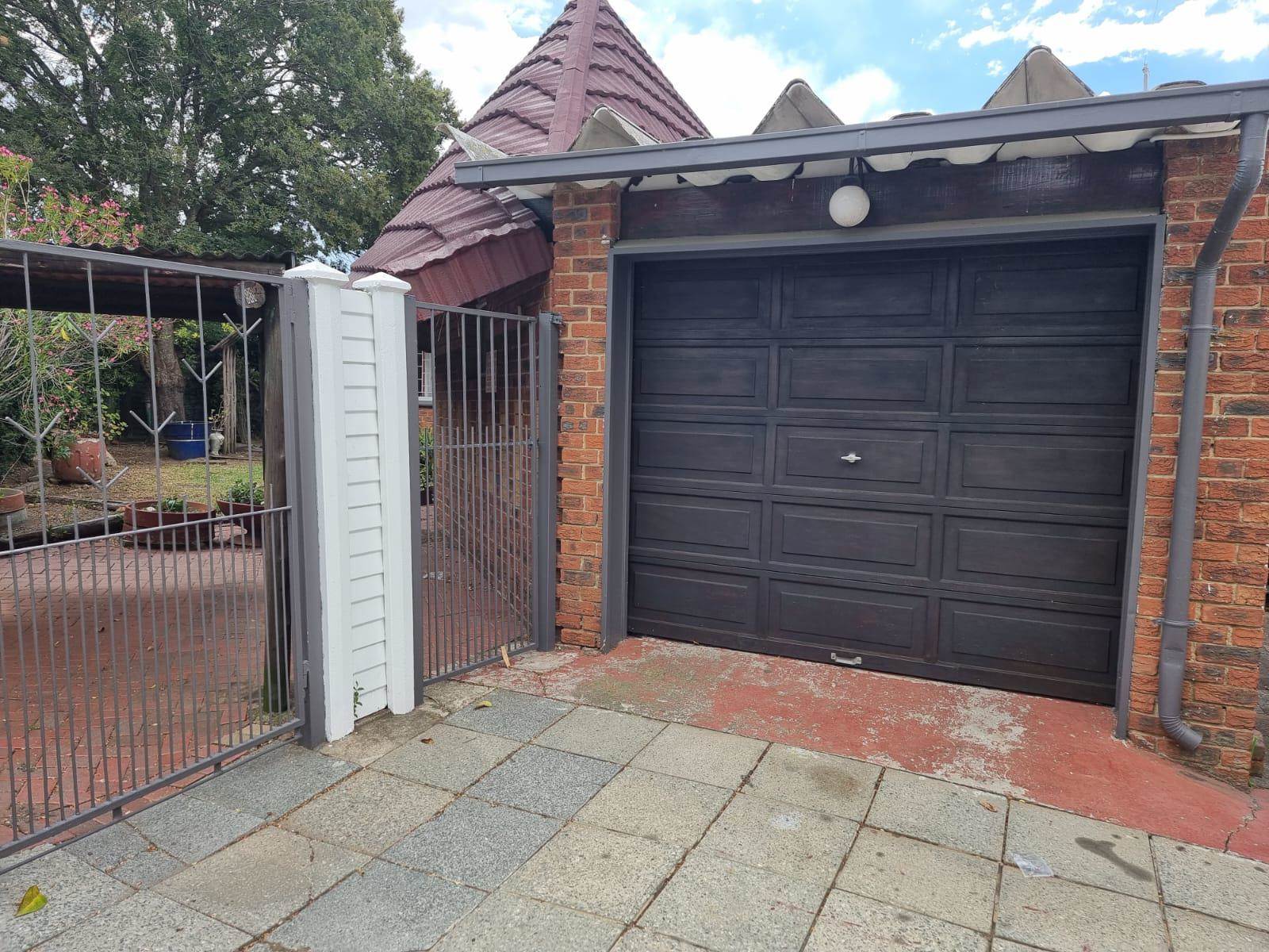 2 Bed Townhouse in Trichardt photo number 24