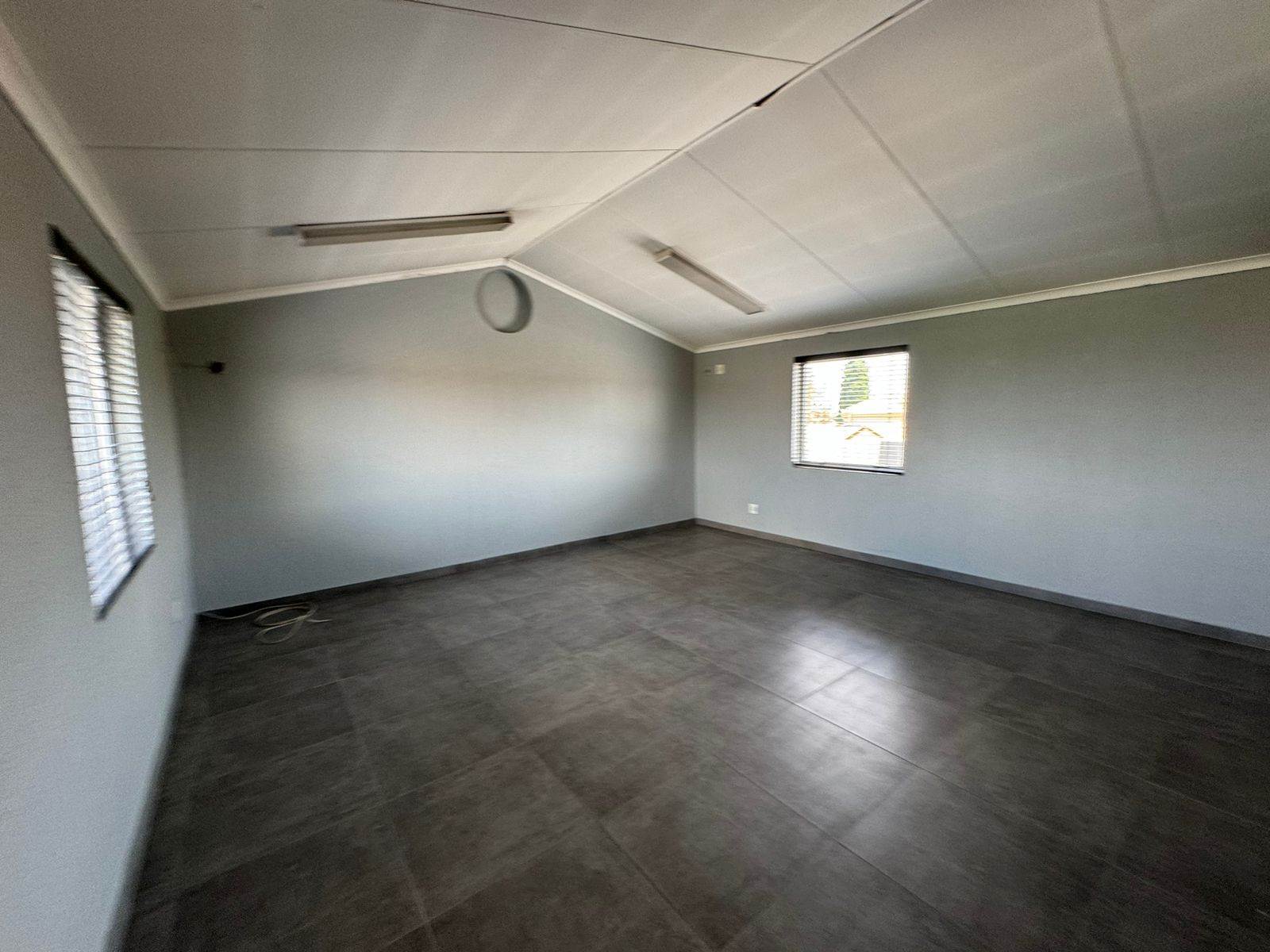 270  m² Commercial space in Sunninghill photo number 21