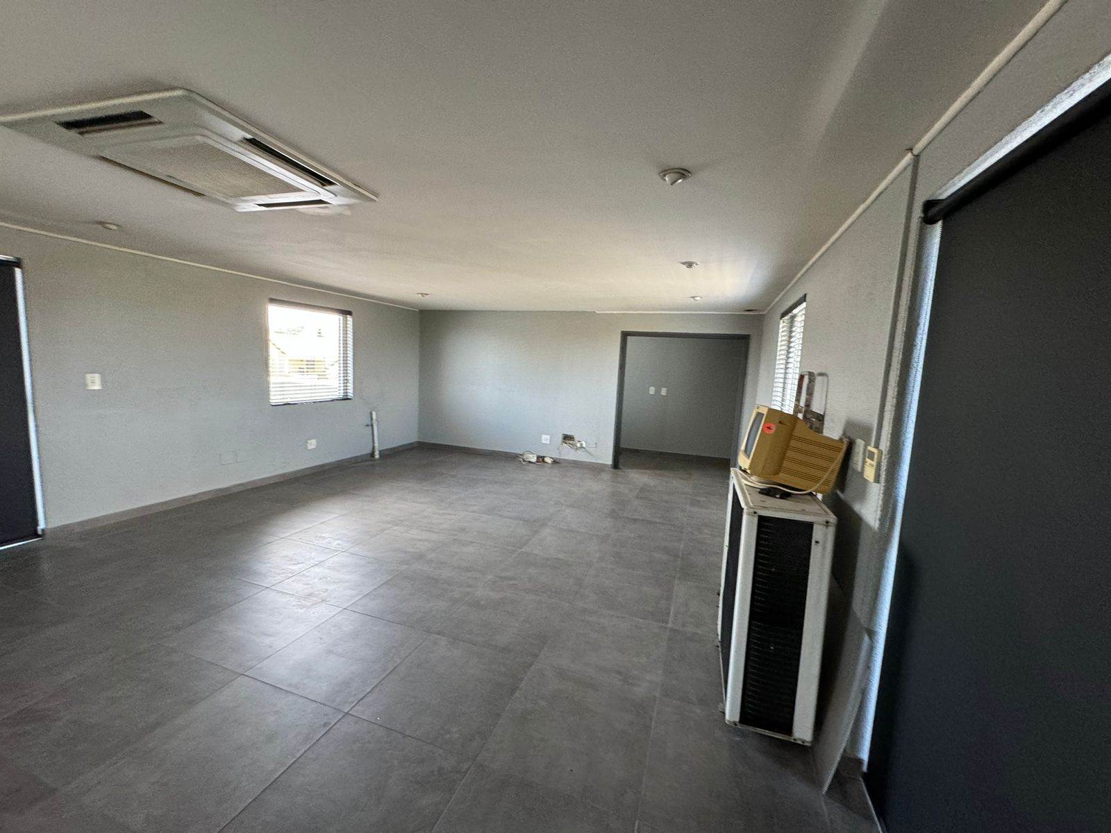 270  m² Commercial space in Sunninghill photo number 15