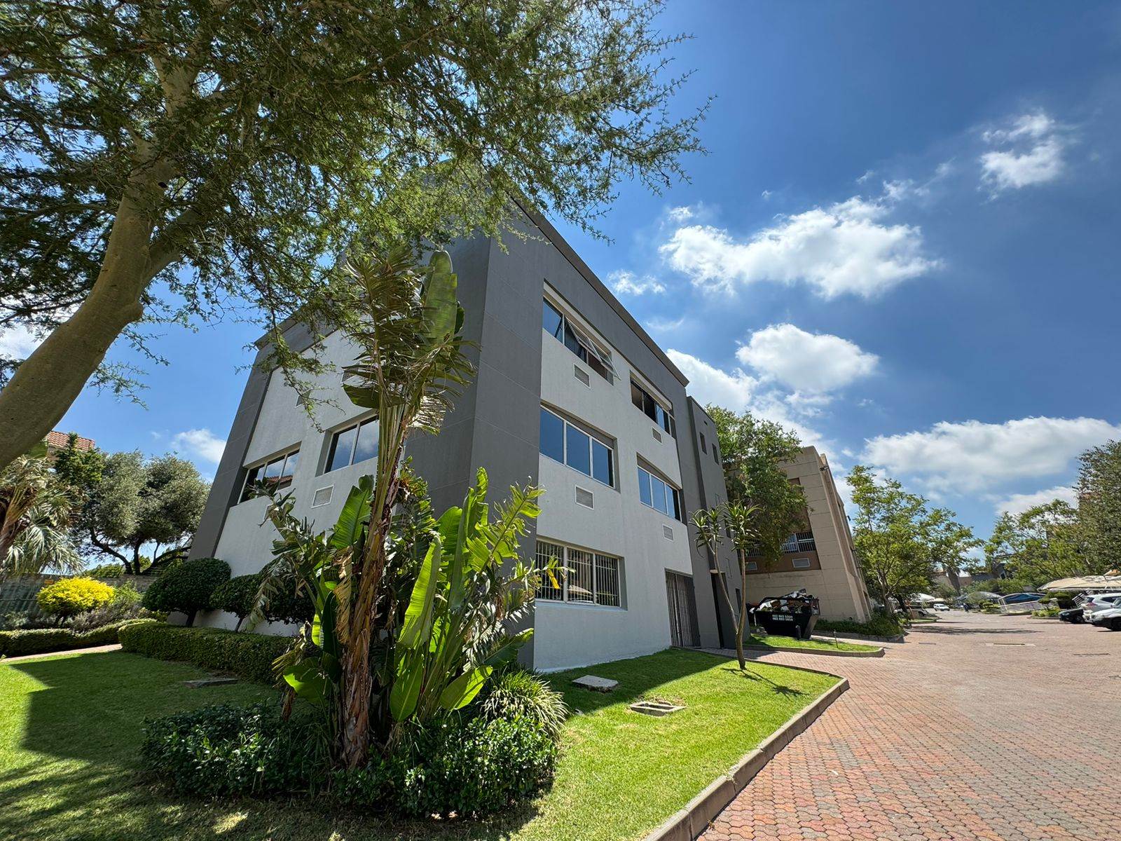 270  m² Commercial space in Sunninghill photo number 4
