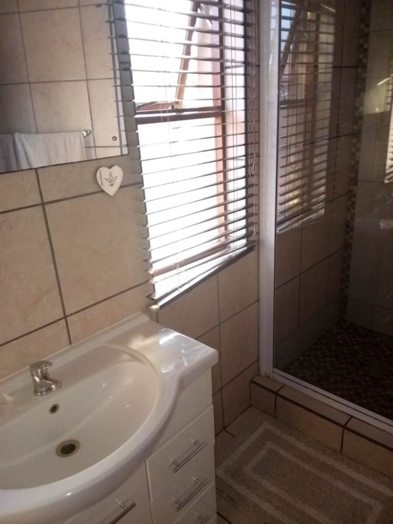 3 Bed Apartment in Middelburg Central photo number 10