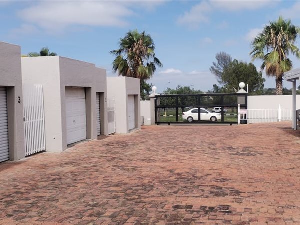 3 Bedroom Townhouse 3 Bedroom Townhouse