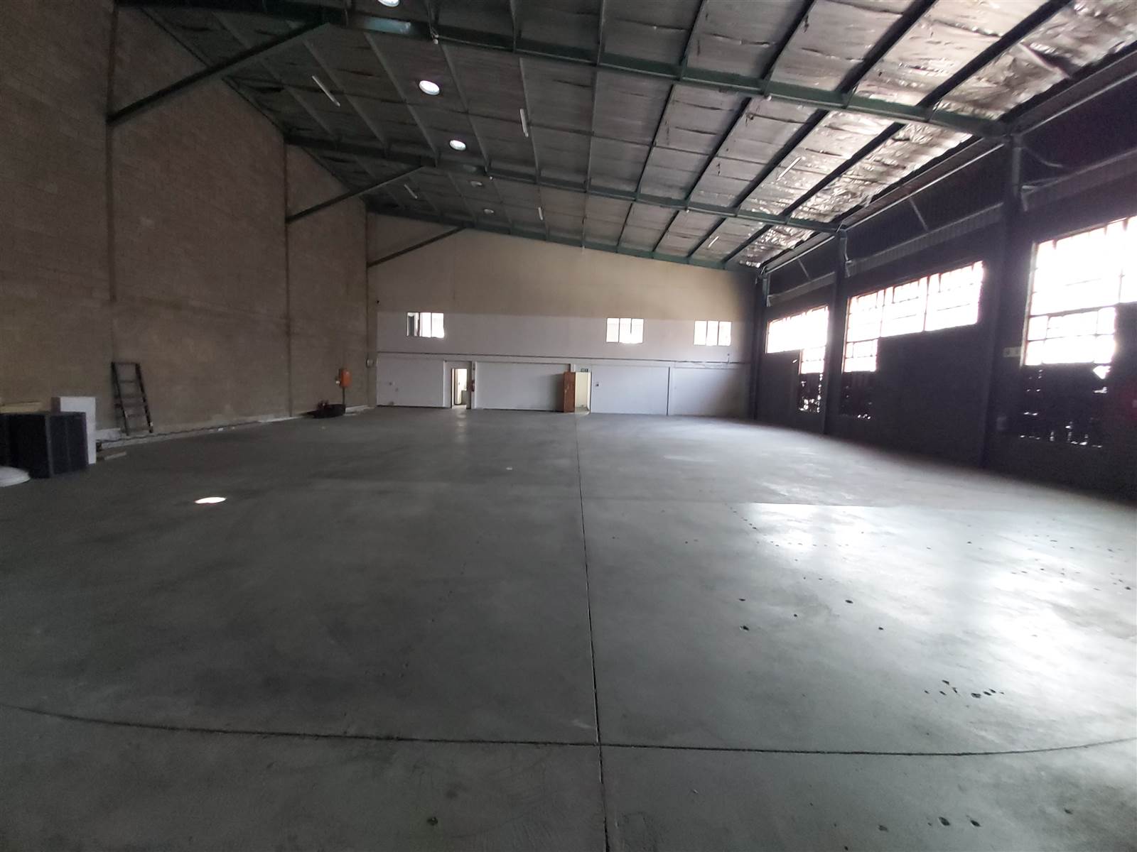 656  m² Industrial space in Eastgate photo number 2