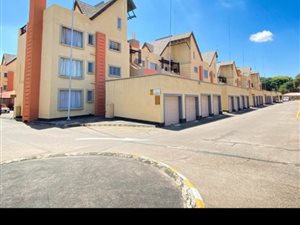 2 Bed Townhouse in Clubview
