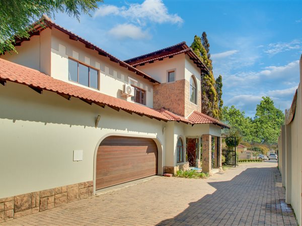 4 Bedroom House 4 Bedroom House