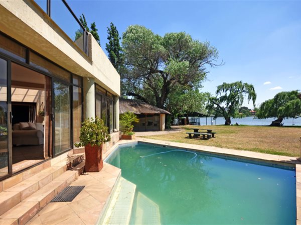 6 Bed House in Lochvaal