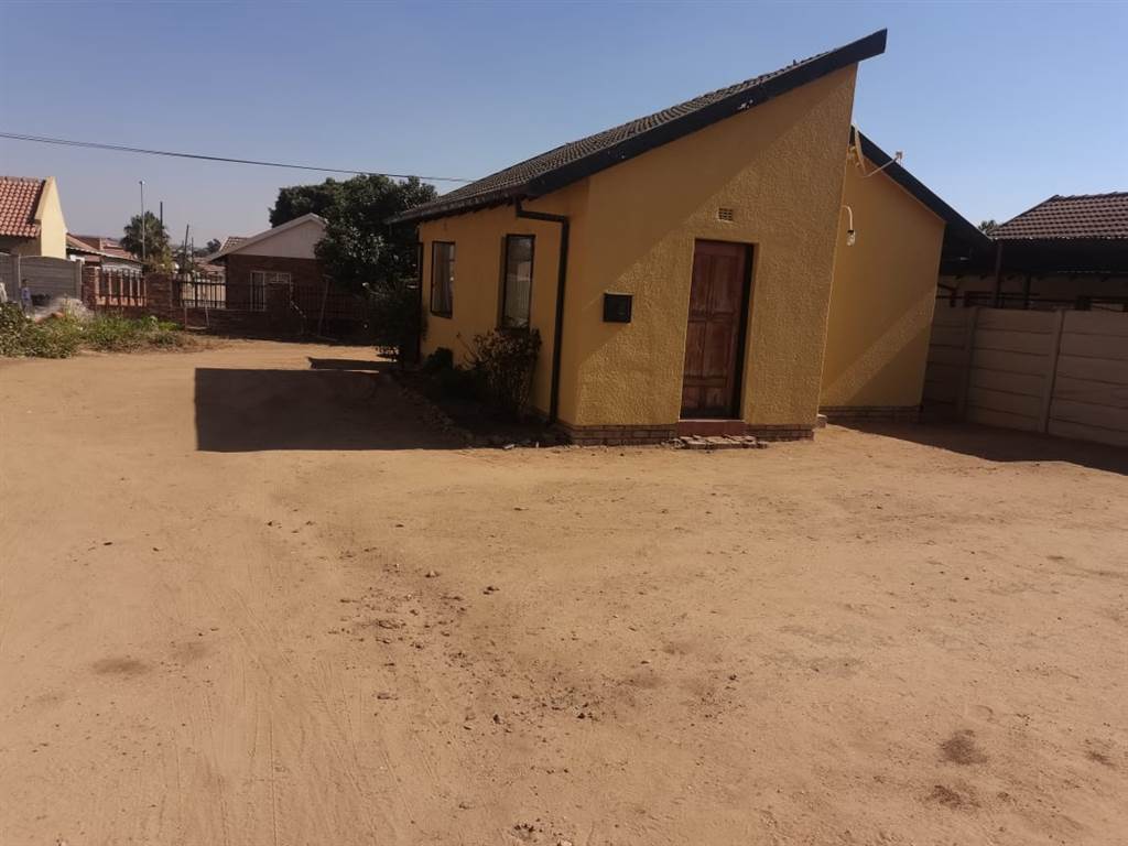 2 Bed House in Seshego photo number 16