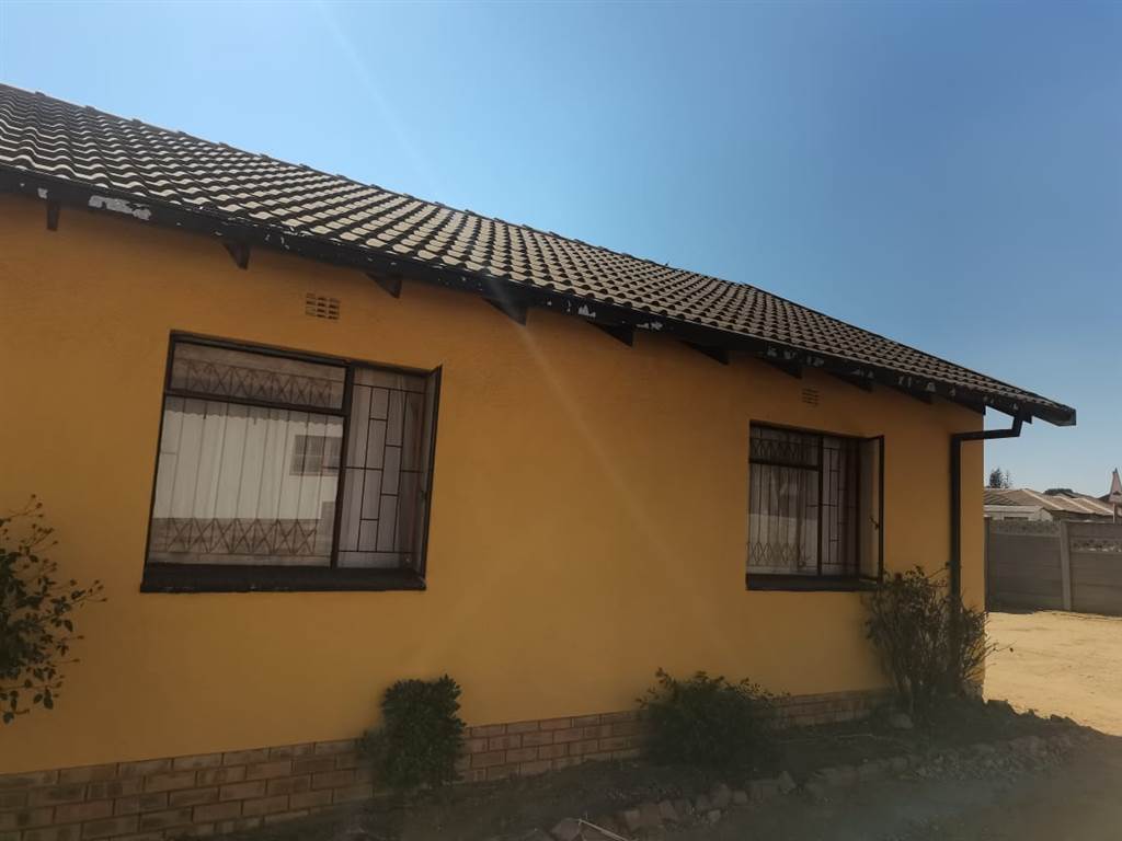 2 Bed House in Seshego photo number 15