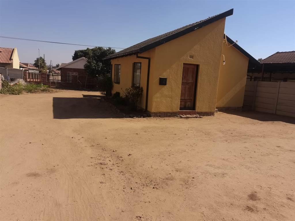 2 Bed House in Seshego photo number 17
