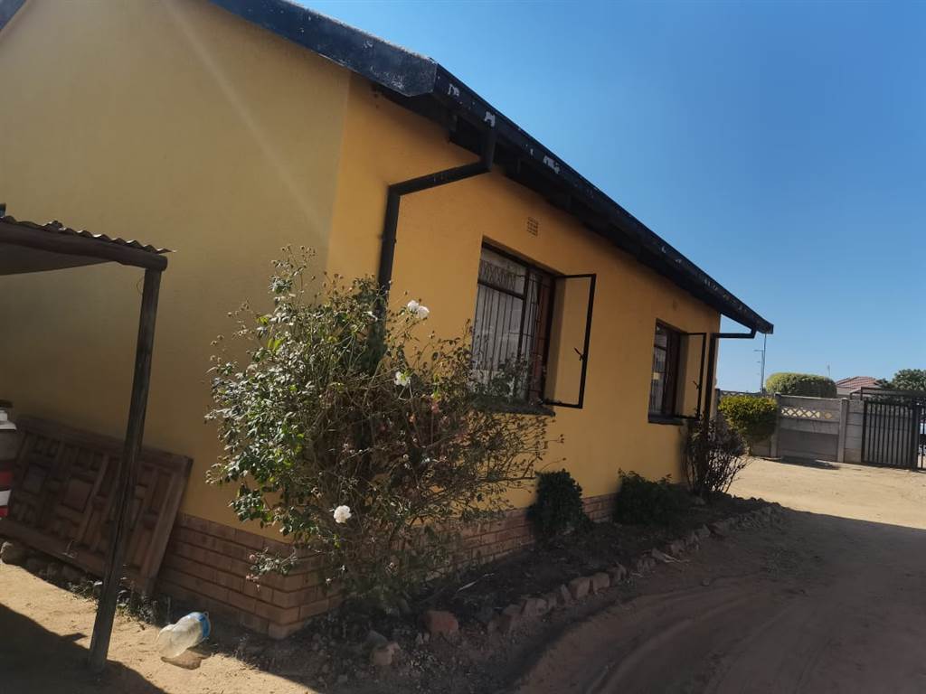 2 Bed House in Seshego photo number 8