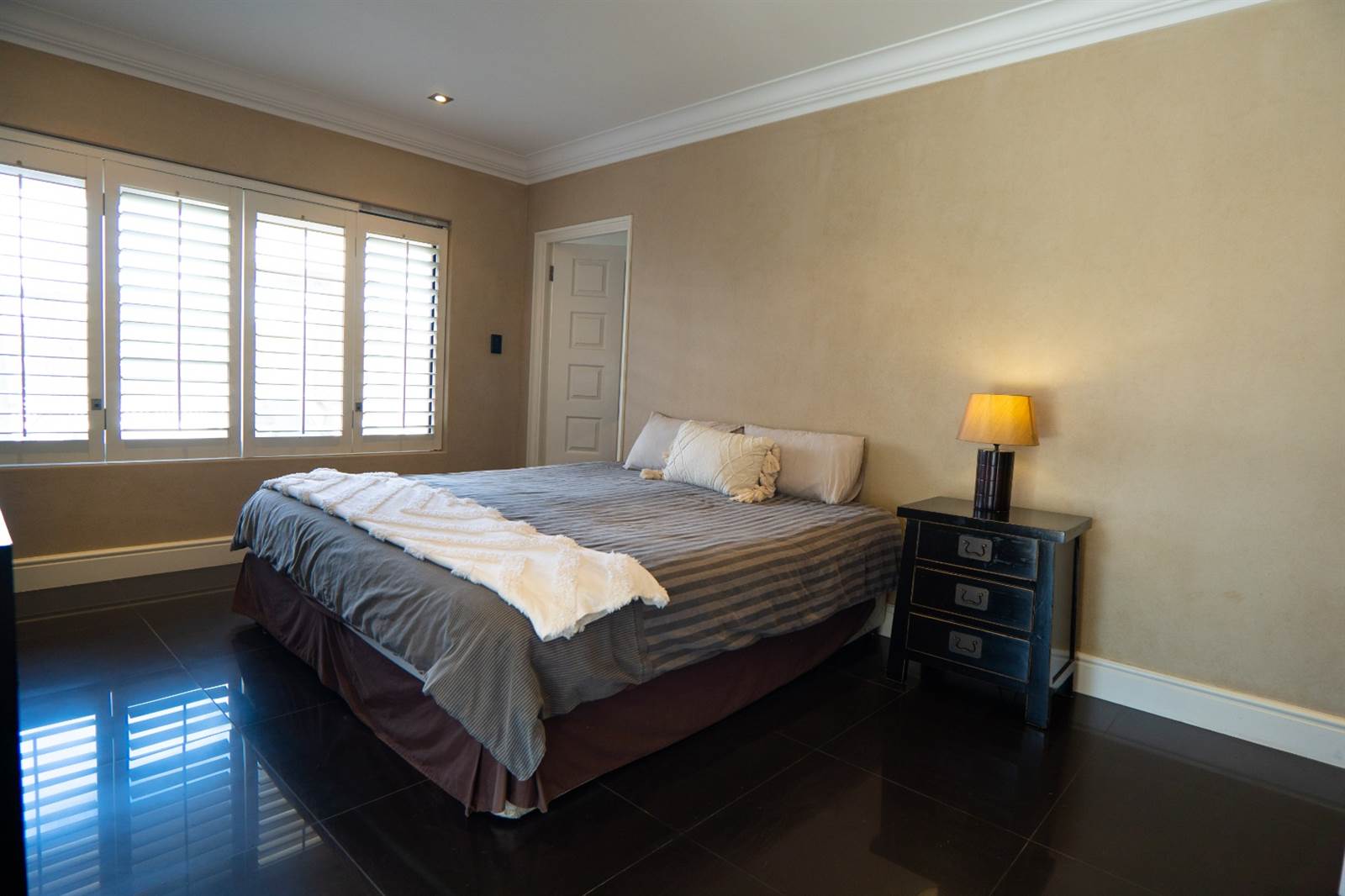 6 Bed House in Bloubergstrand photo number 10