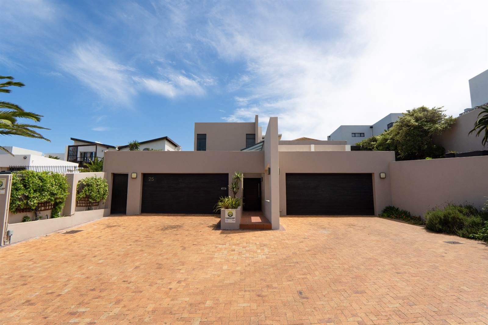 6 Bed House in Bloubergstrand photo number 2