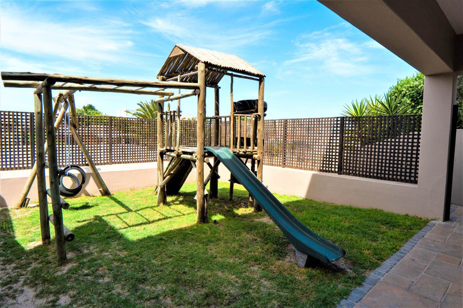 6 Bed House in Bloubergstrand photo number 12