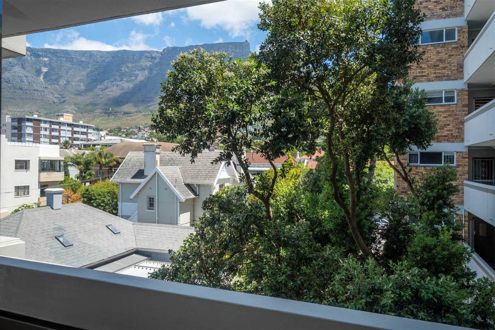 2 Bed Apartment in Tamboerskloof photo number 19